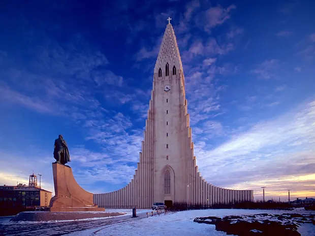 Hallgrímskirkja, Reykjavík, Whale watching from the old harbour