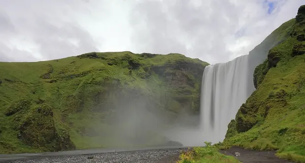 Skógafoss, Two waterfalls on the way